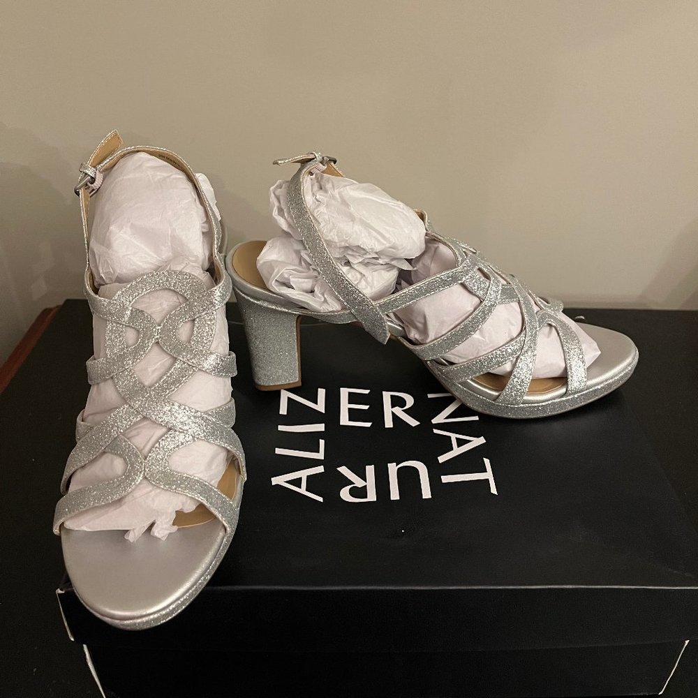 NEVER WORN Naturalizer Women's Cameron Sandal, Silver glitter